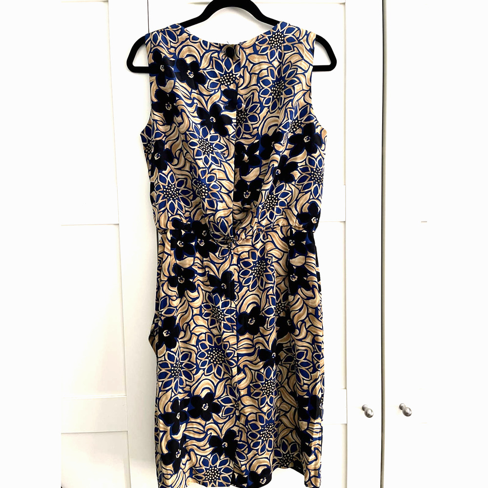 Neiman Marcus 100% Blue and Cream Silk Floral Faux Wrap Sleeveless Dress. 12
